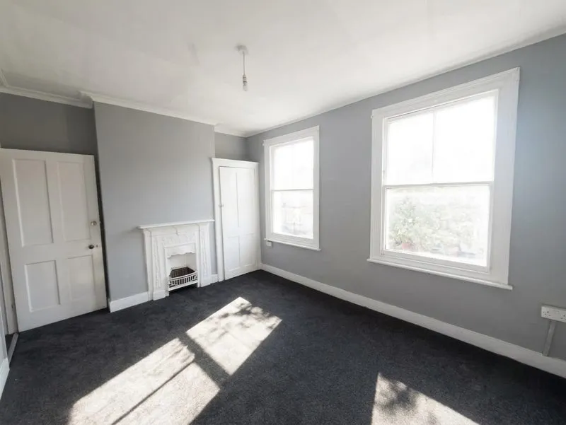 House Dowsett Road in Greater London