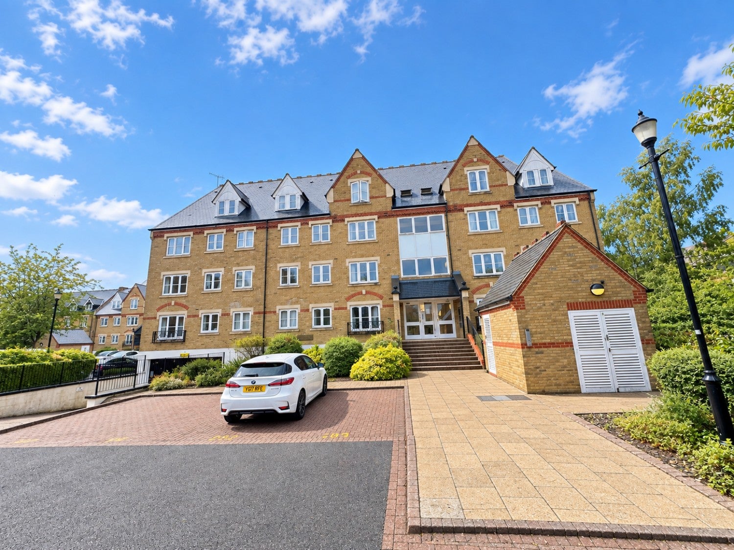 Flat Hallam Close in Watford