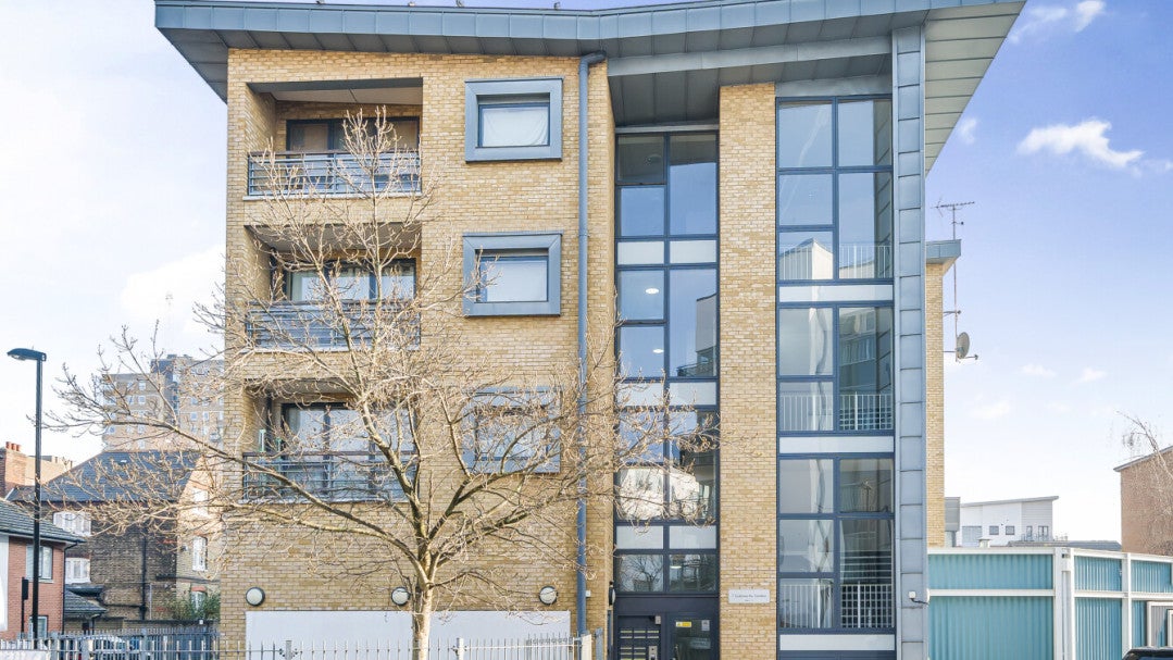 Flat Goldsworthy Gardens in Greater London