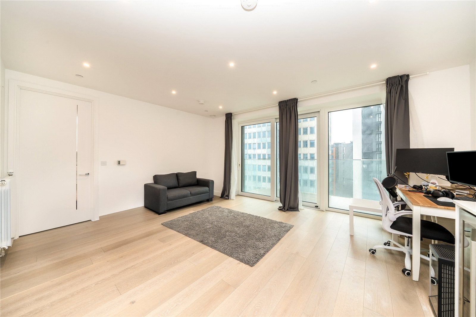 Flat Woolwich High Street in Greater London