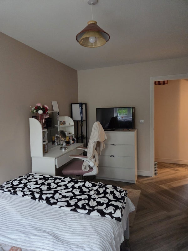 Room Long Down Avenue in Harry Stoke