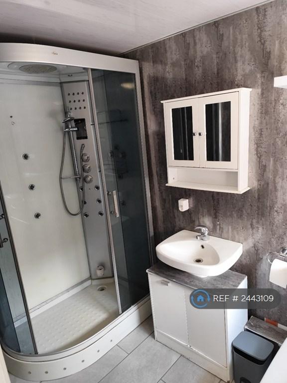 Room Whitmore Street in Stoke-on-Trent