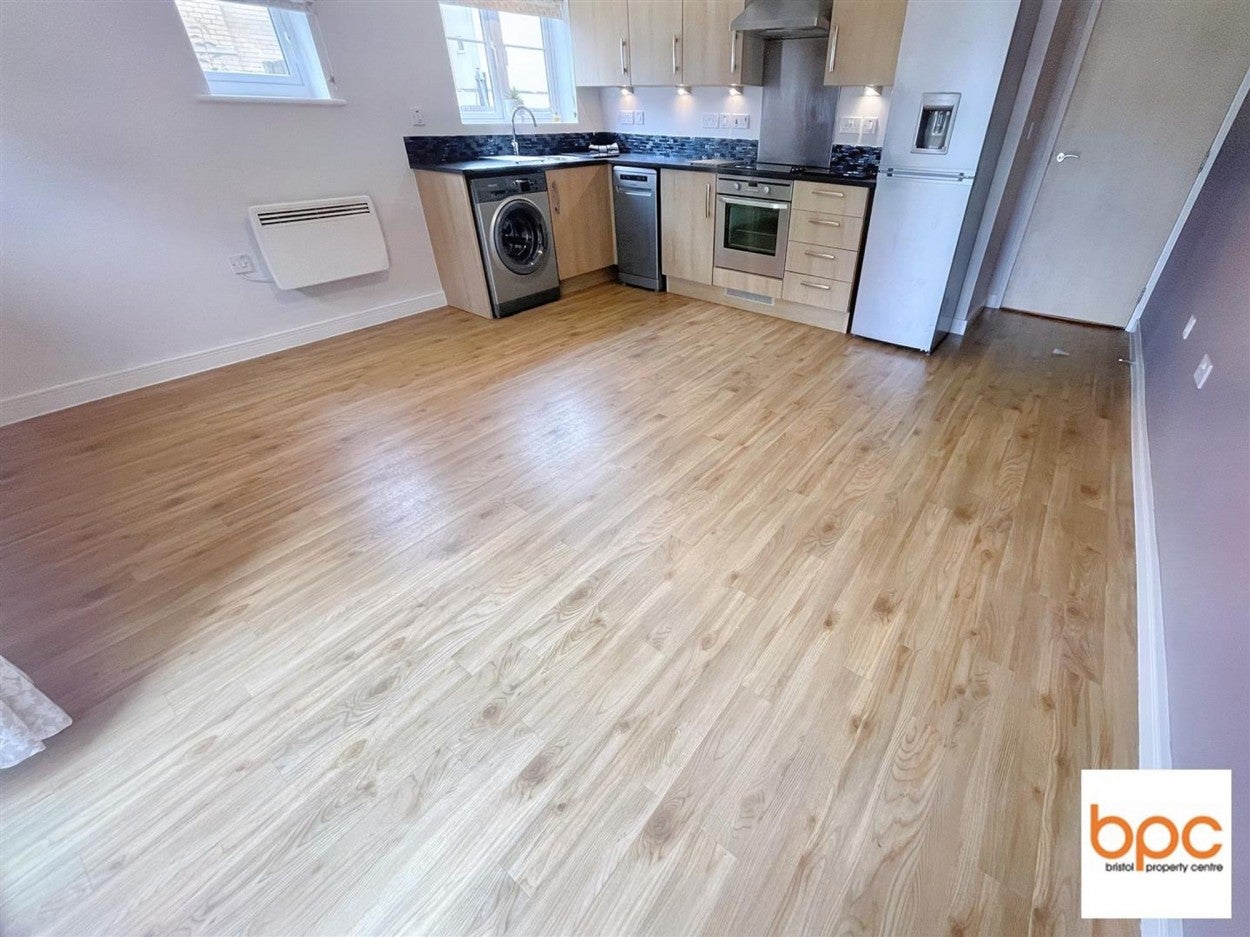 Flat Arnold Road in Siston