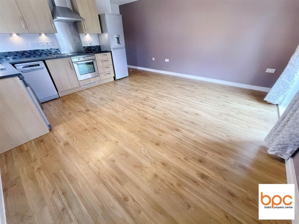 Flat Arnold Road in Siston
