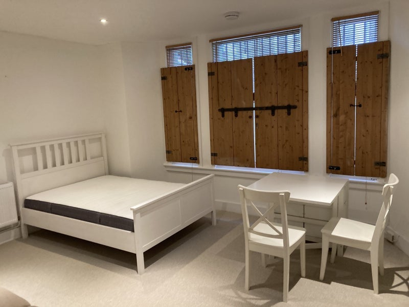 Flat Finborough Road in Greater London