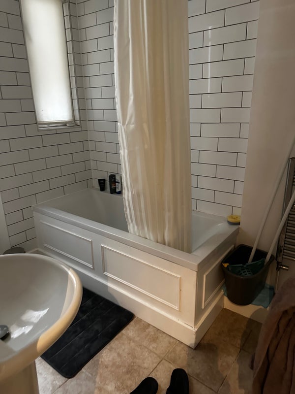 Flat Finborough Road in Greater London