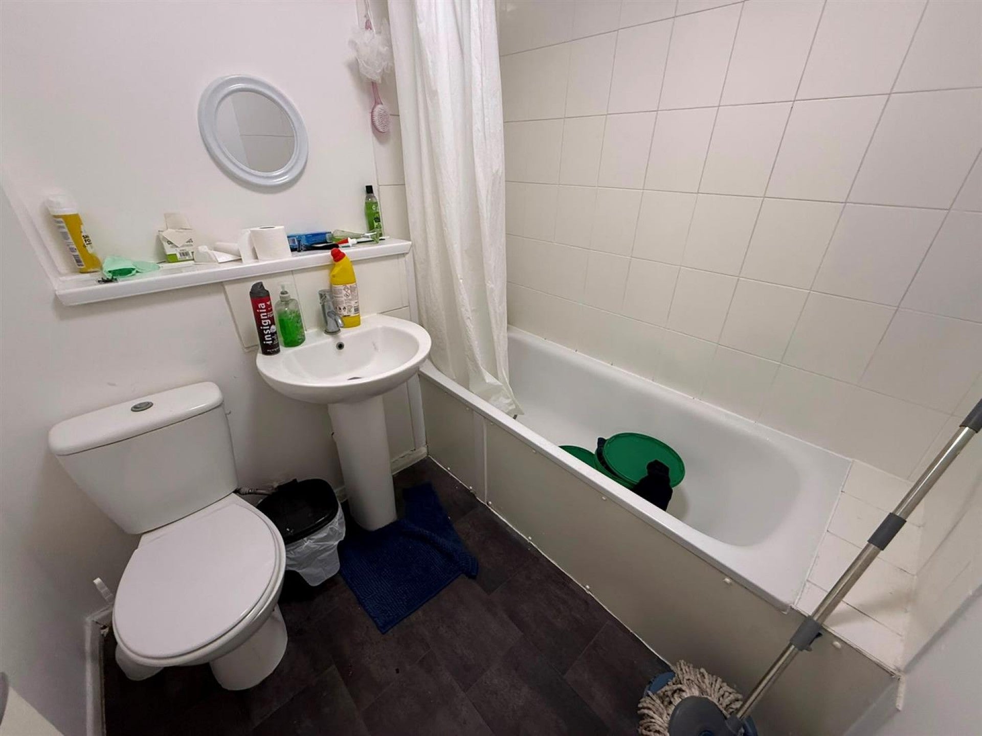 Flat Percy Gardens in Greater London