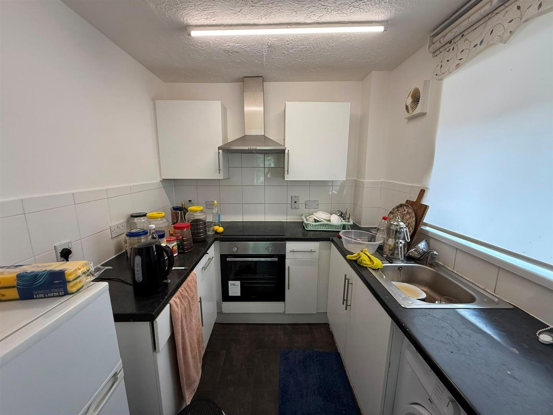Flat Percy Gardens in Greater London