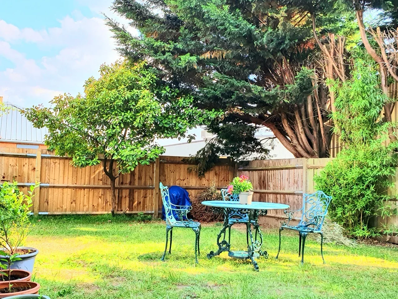 Flat Elm Grove in Greater London