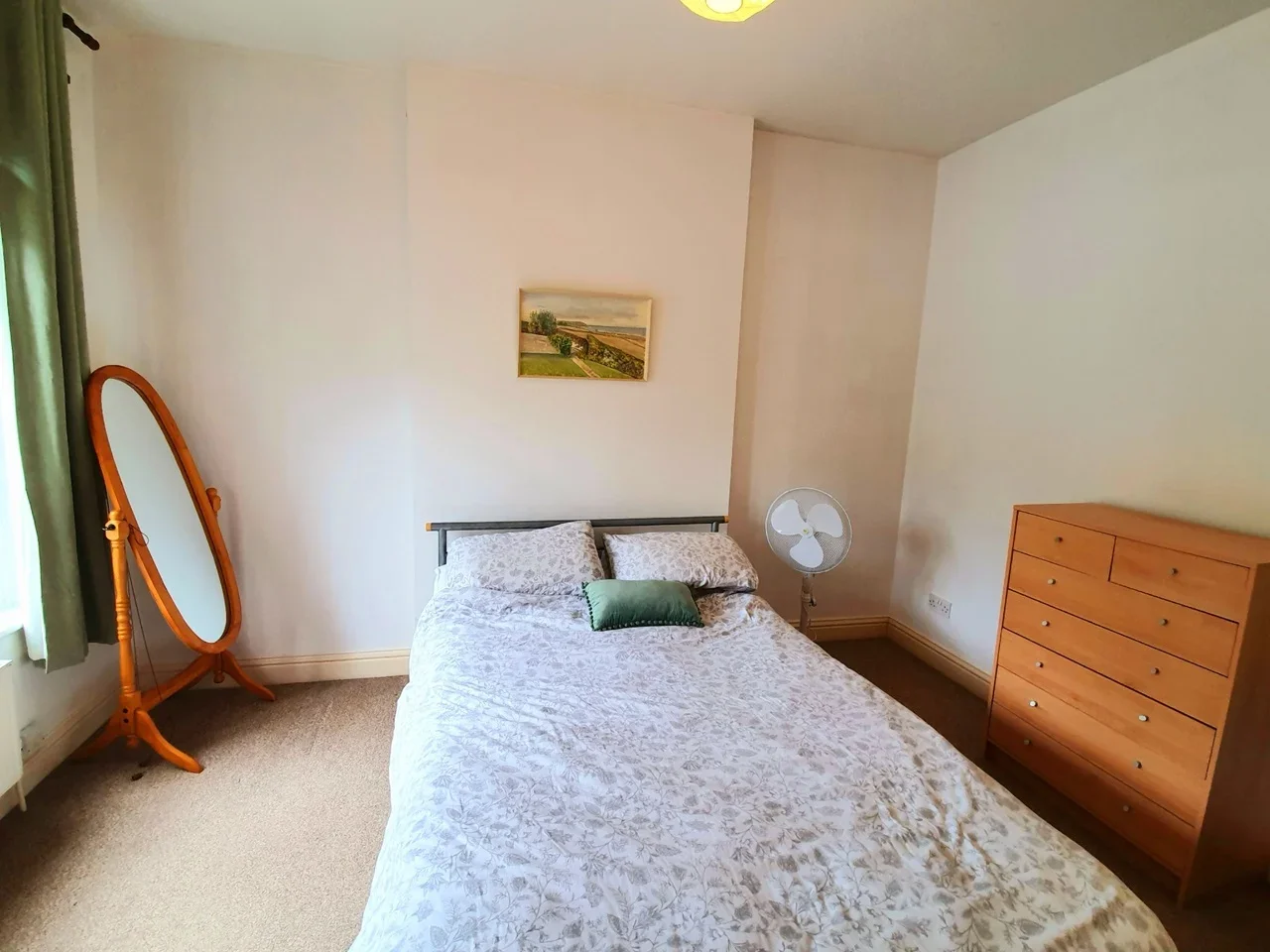 Flat Elm Grove in Greater London