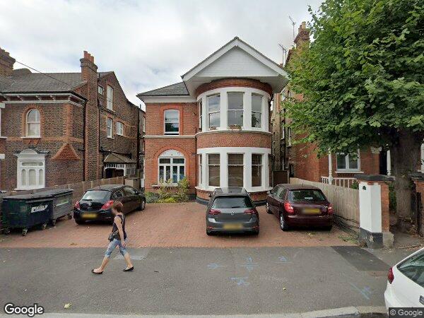 Flat Elm Grove in Greater London