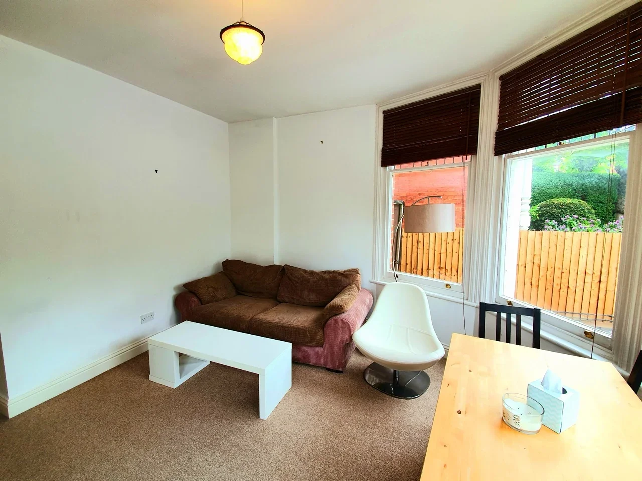 Flat Elm Grove in Greater London