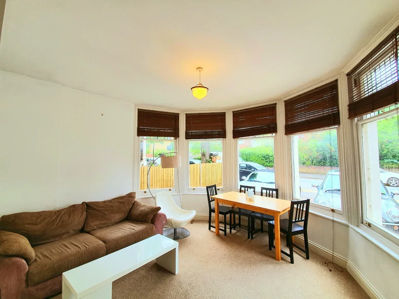 Flat Elm Grove in Greater London