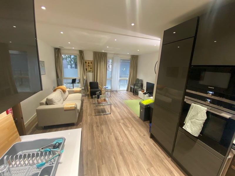 Room Devan Grove in Greater London