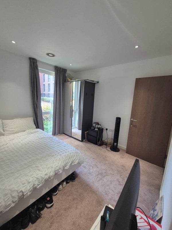 Room Devan Grove in Greater London