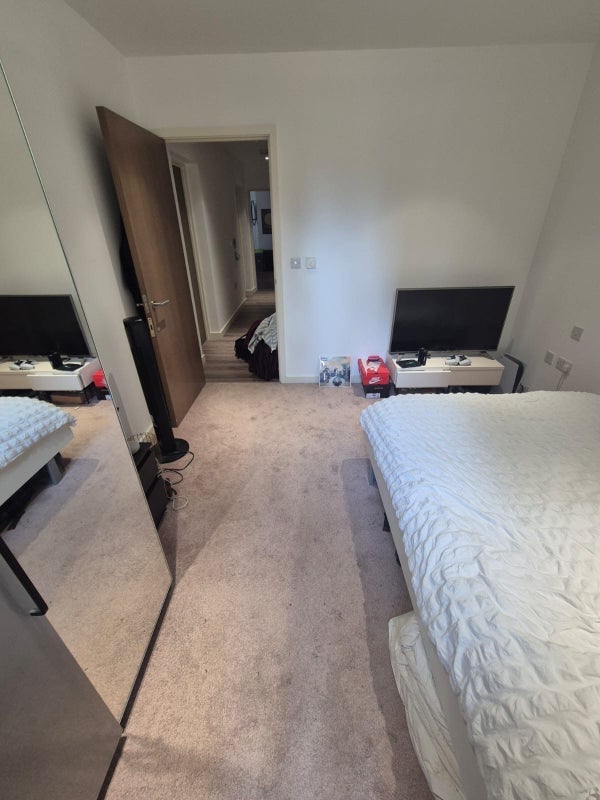 Room Devan Grove in Greater London