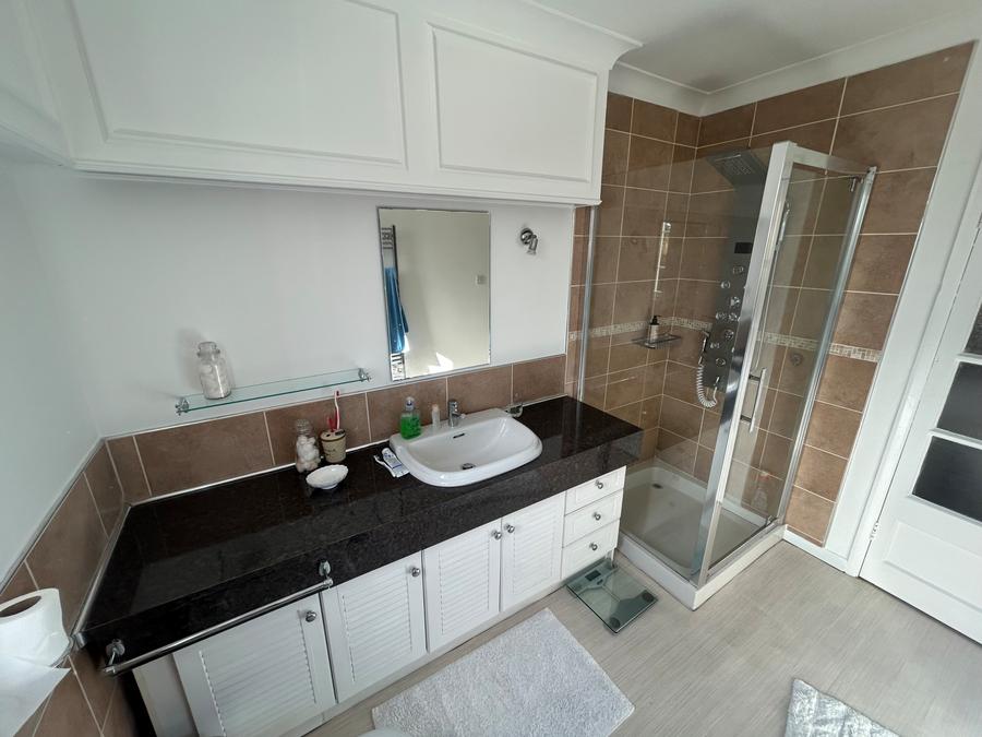 Room Brizlincote Lane in East Staffordshire