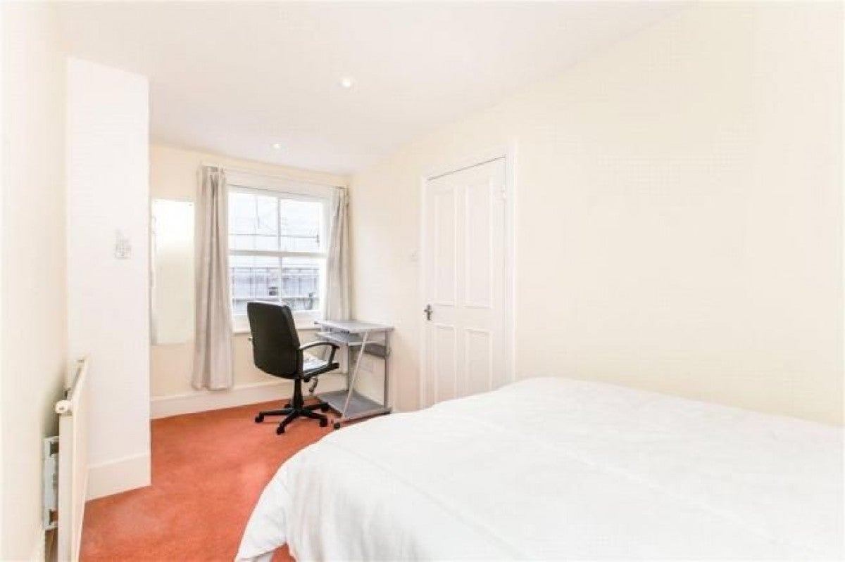 Flat Philbeach Gardens in Greater London