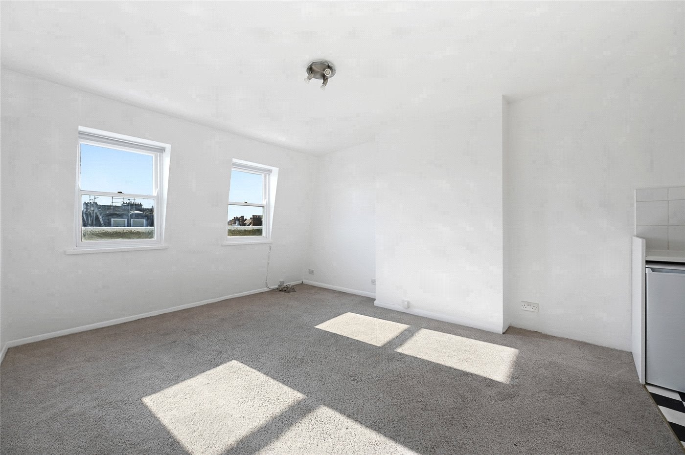 Flat Sinclair Road in Greater London
