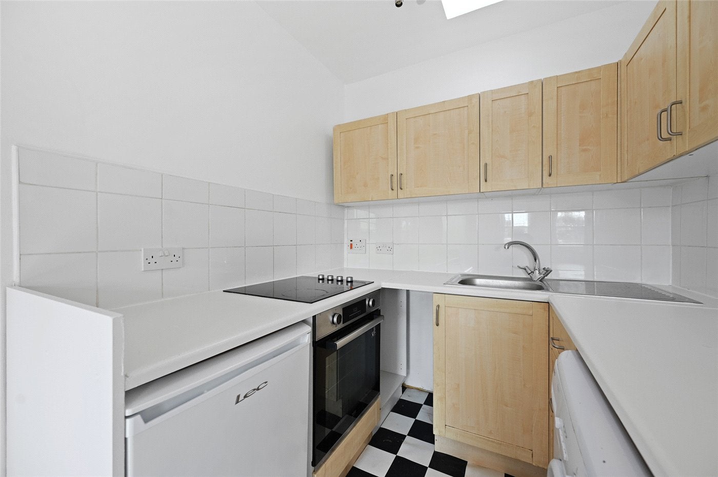 Flat Sinclair Road in Greater London
