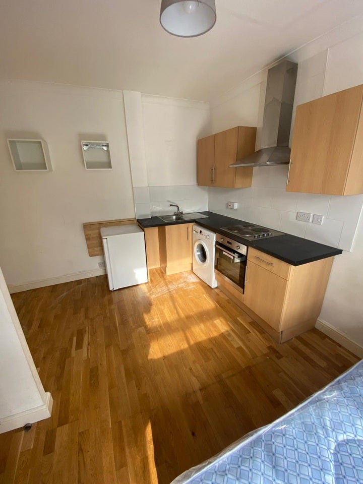 Flat Coldharbour Lane in Greater London