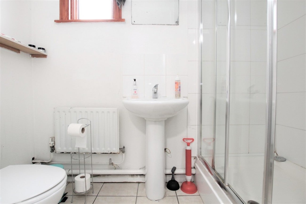 Room Mansfield Road in Greater London