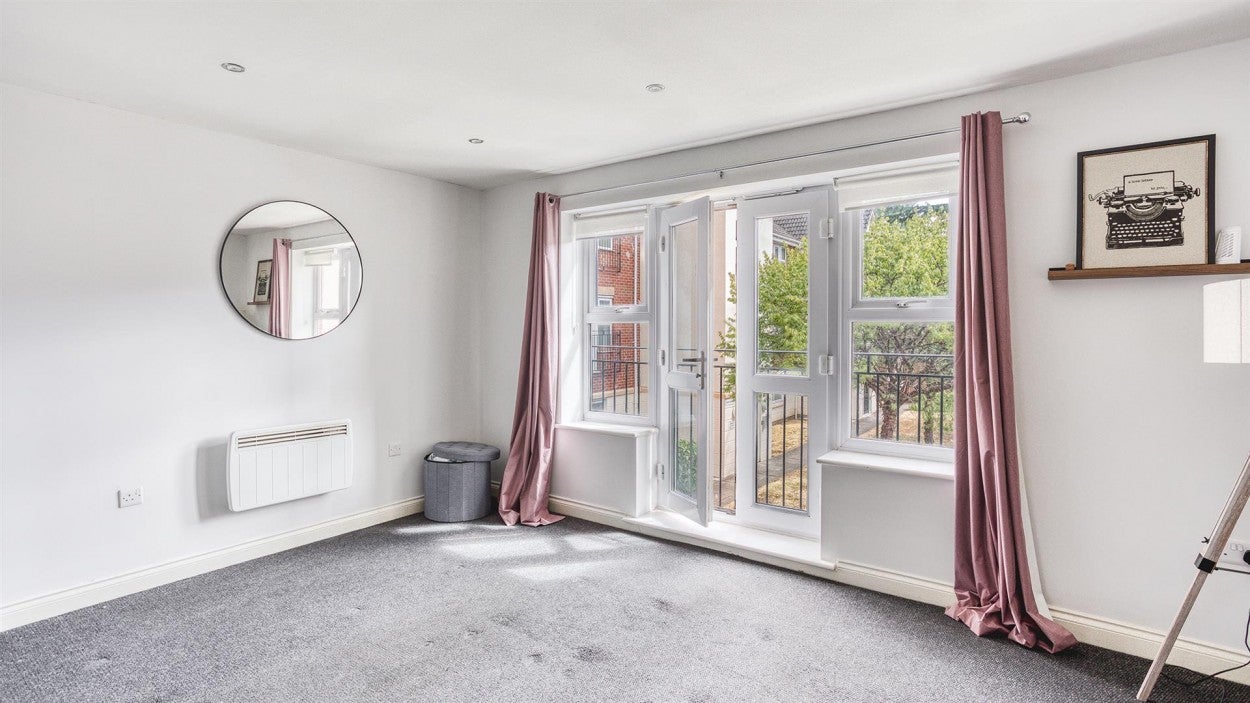 Flat Peckerdale Gardens in Derby