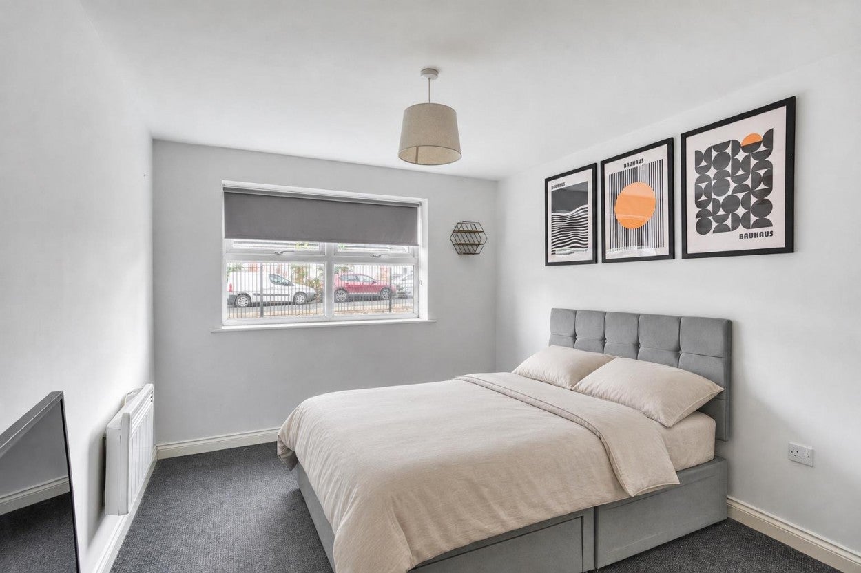 Flat Peckerdale Gardens in Derby