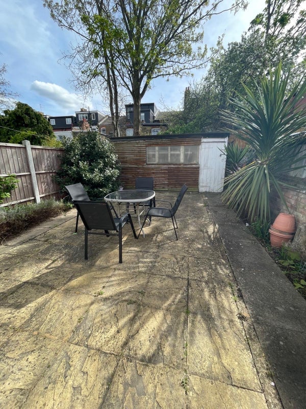 Room Warham Road in Greater London