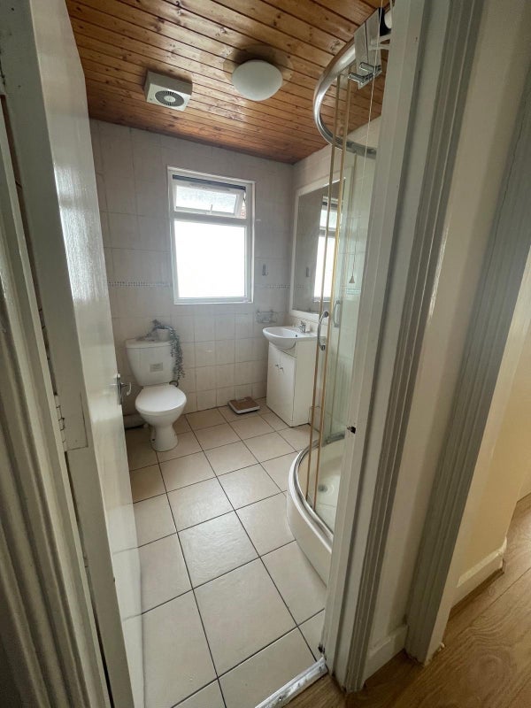 Room Warham Road in Greater London