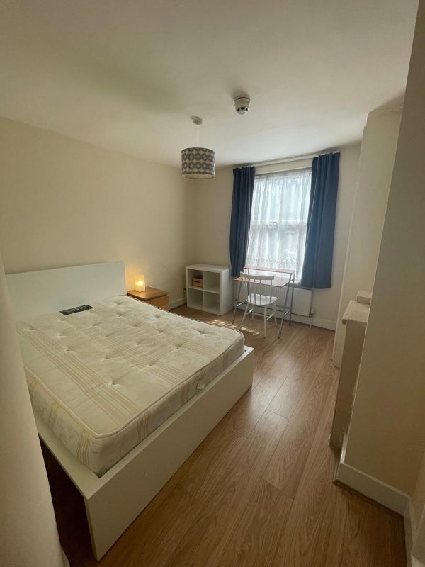 Room Warham Road in Greater London