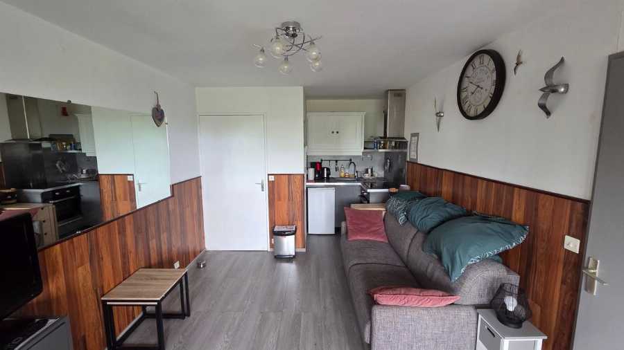 Flat Route de Villers-sur-Mer / Route de Beaumont in Blonville-sur-Mer