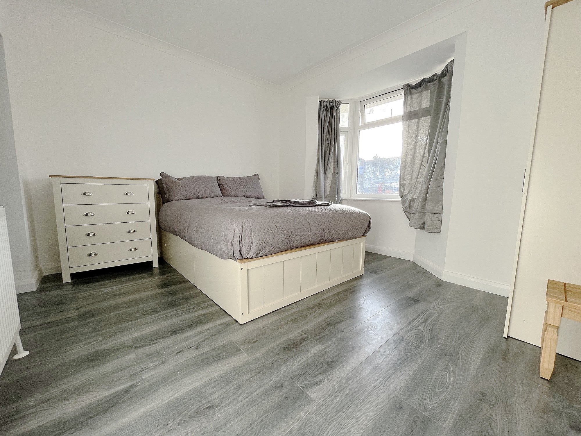 Room Kingsley Road in London