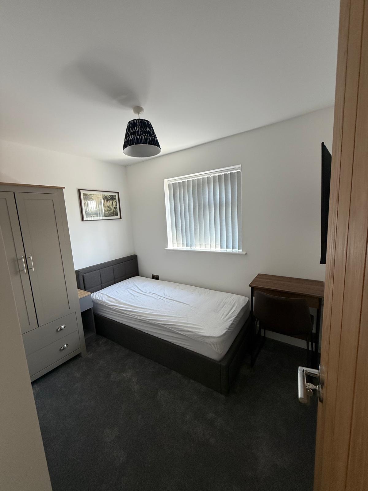 Room South Road in Hortham