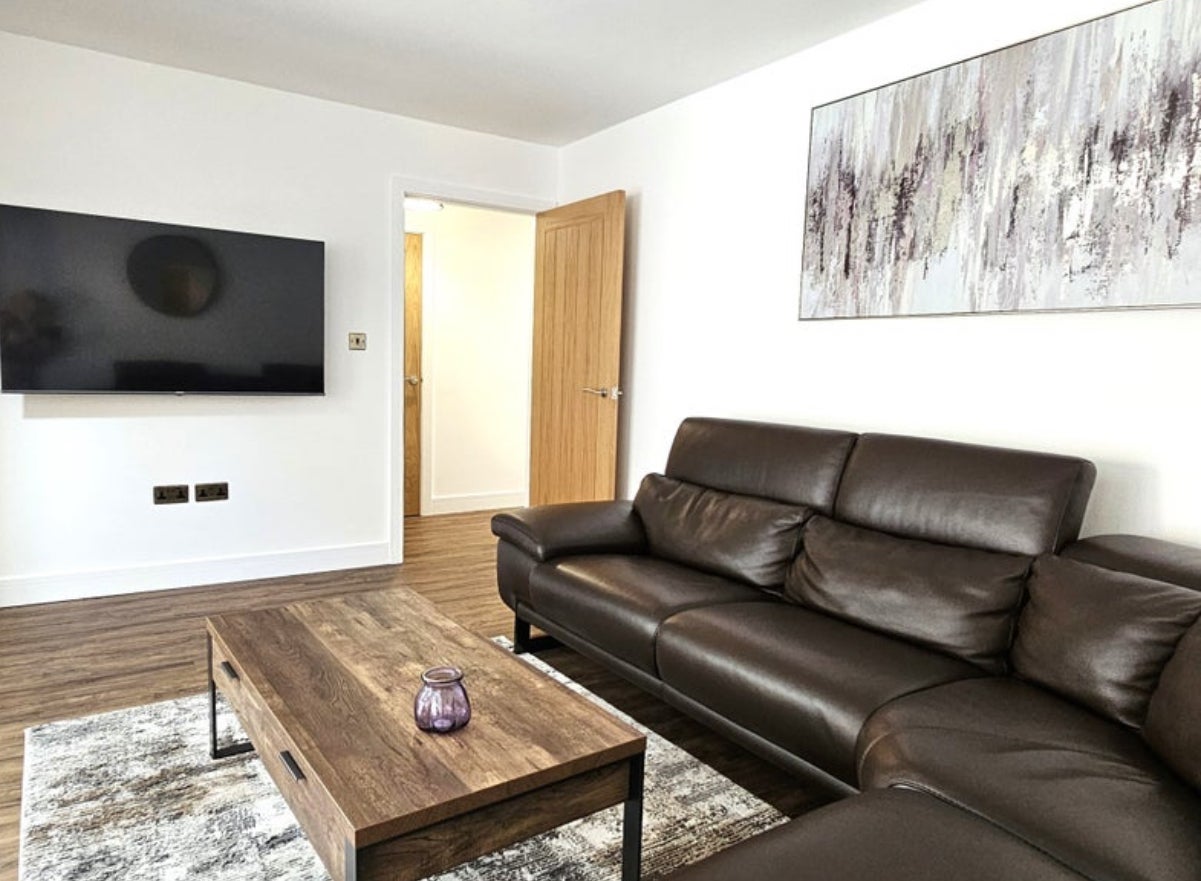 Room South Road in Hortham
