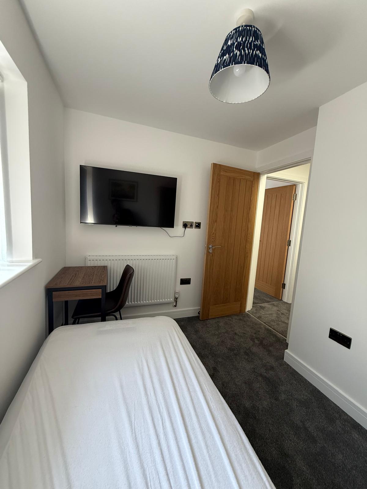 Room South Road in Hortham