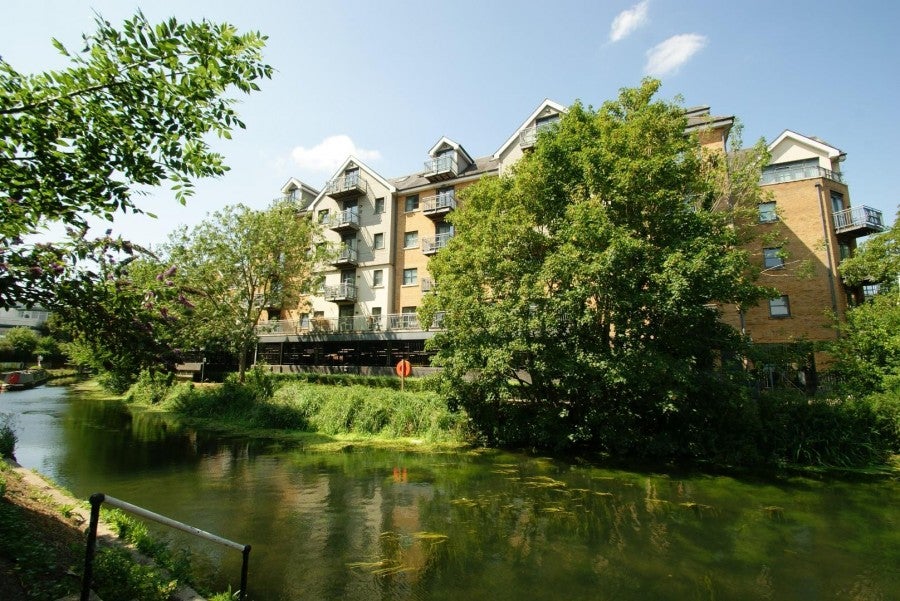 Flat Riverside in East Hertfordshire