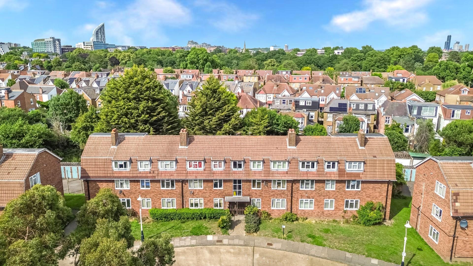 Flat Walpole Close in Greater London