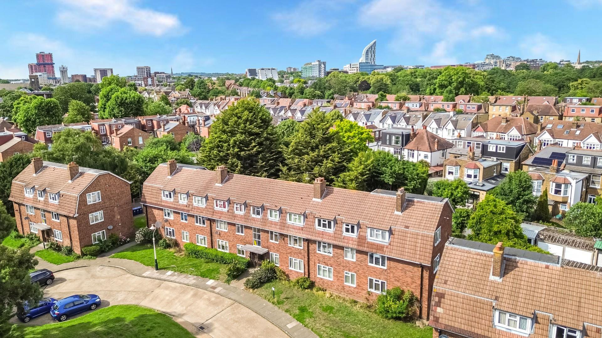 Flat Walpole Close in Greater London