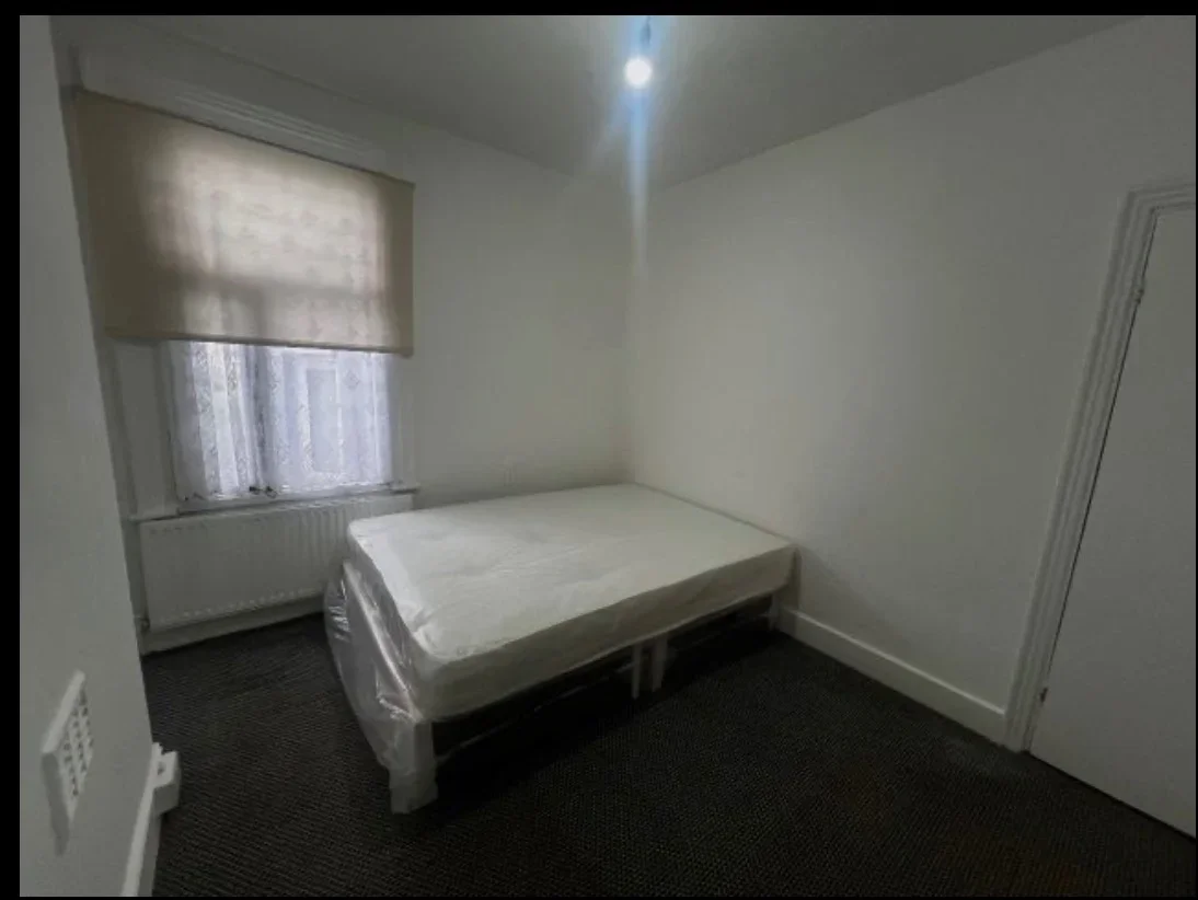 Room Camden Road in Greater London