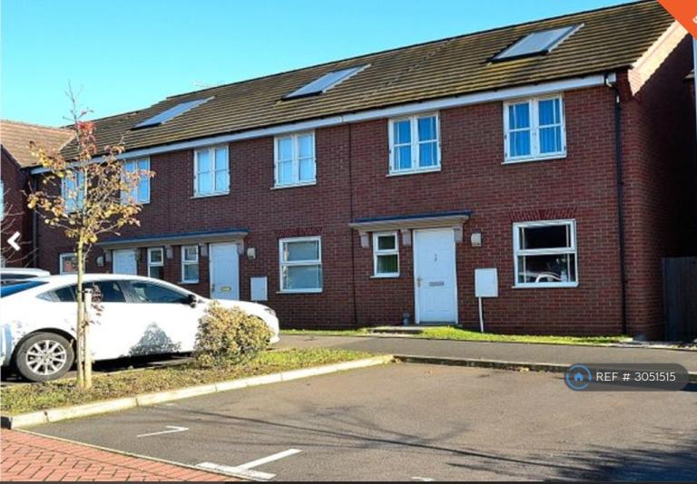 House Croft Avenue in Rugby