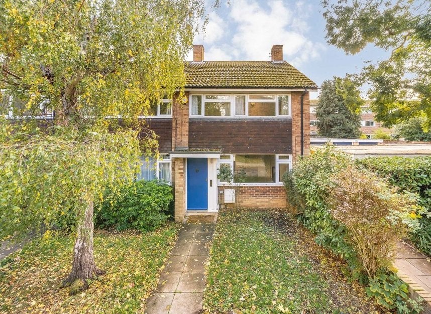House Breamwater Gardens in Greater London
