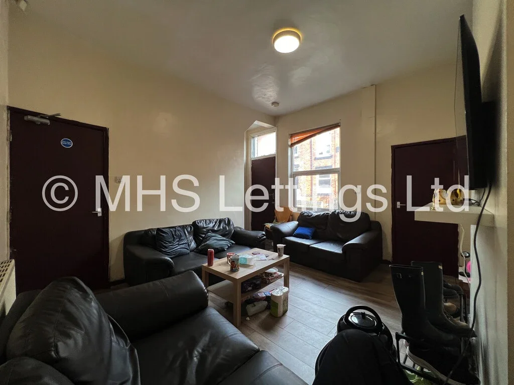 Room Back Norwood Road in Leeds