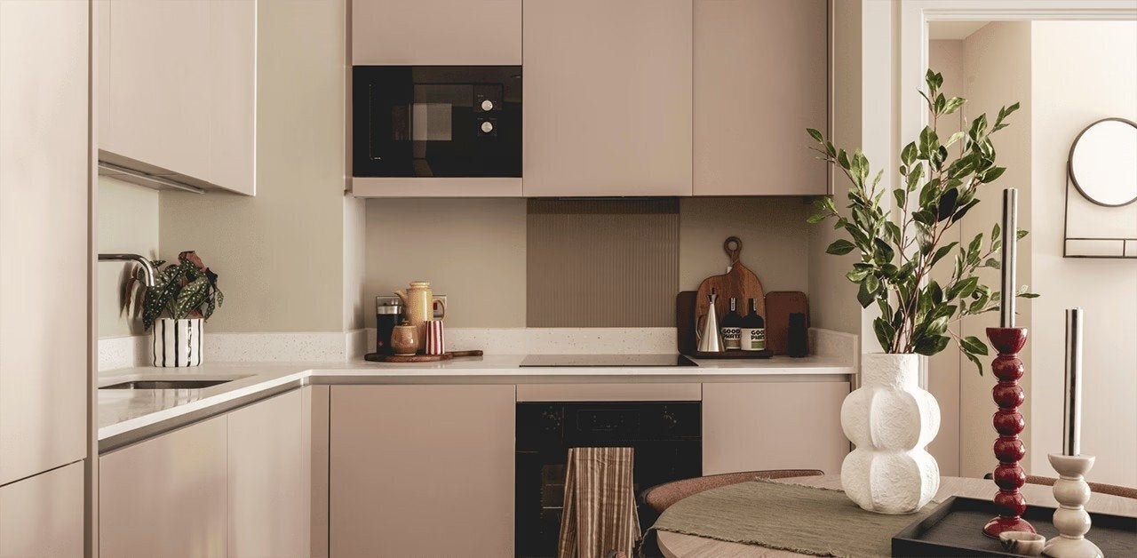 Flat Marshgate Lane in Greater London