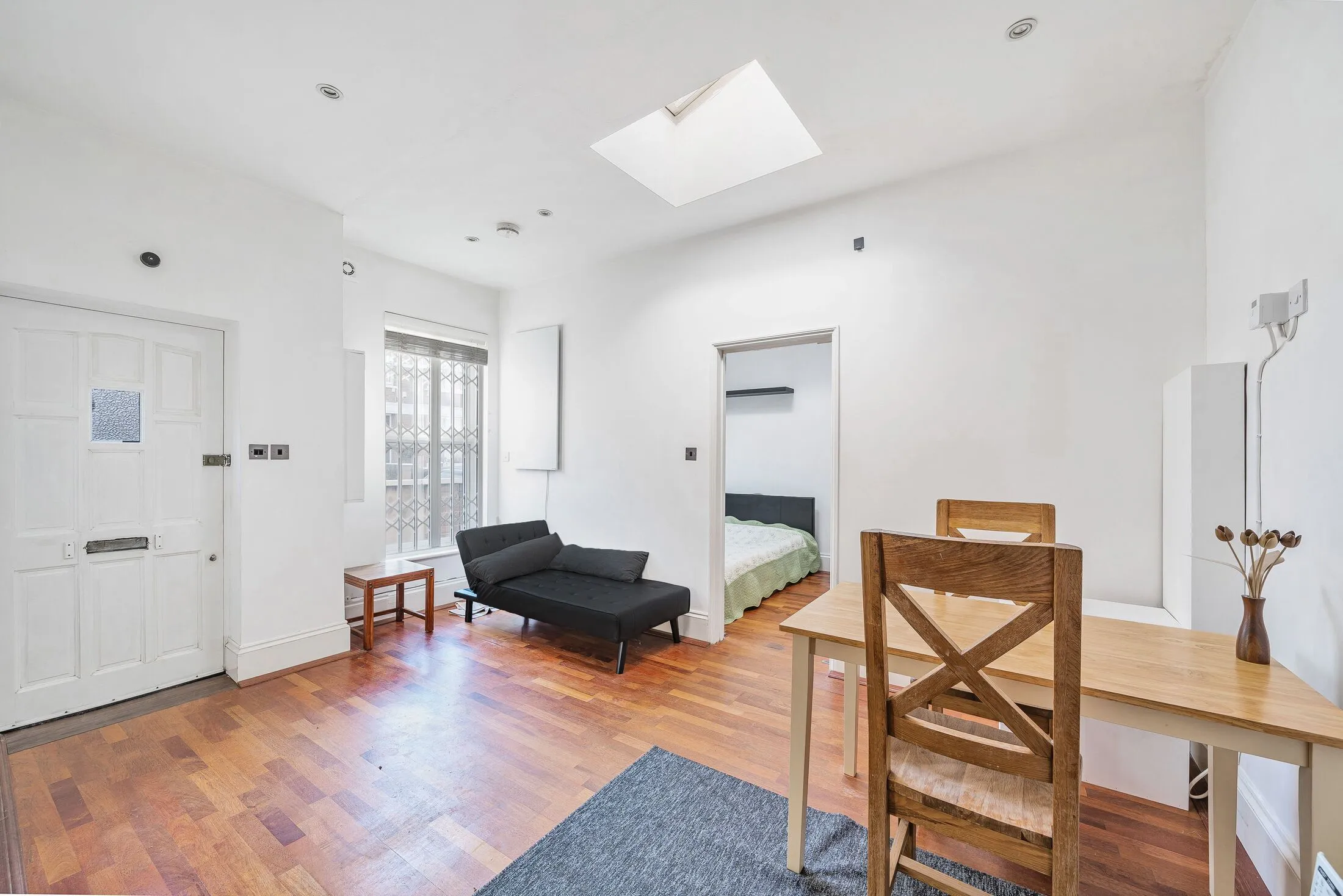 Flat Fairbridge Road in Greater London