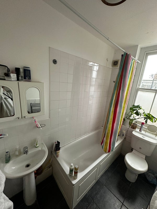 Room Holloway Road in Greater London