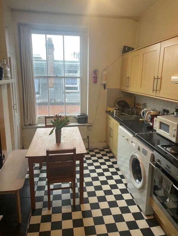 Room Holloway Road in Greater London