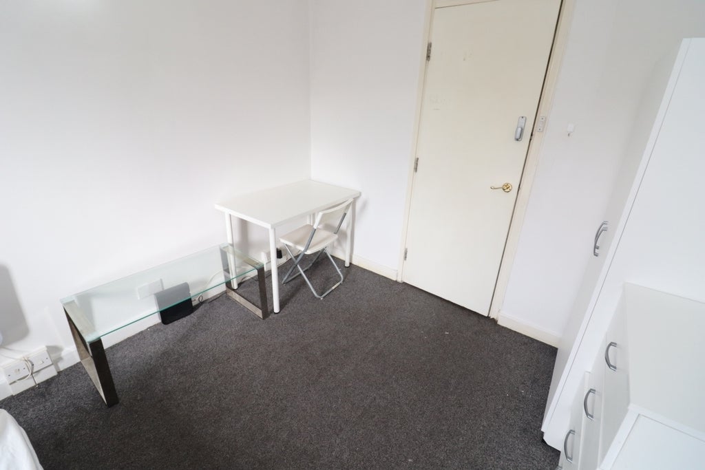 Room Globe Road in Greater London
