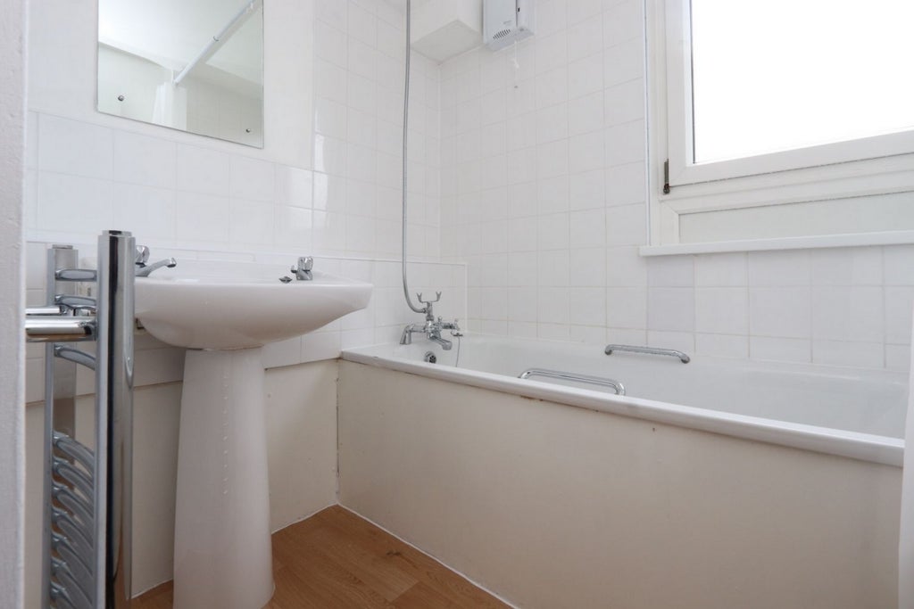 Room Globe Road in Greater London