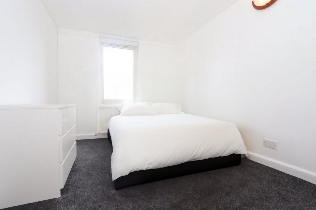 Room Globe Road in Greater London
